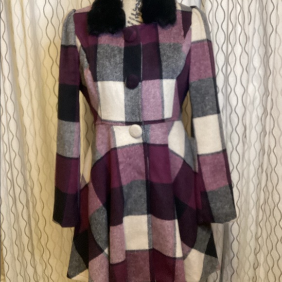 Plaid Coat w/Detachable Angora Collar - Picture 2 of 8
